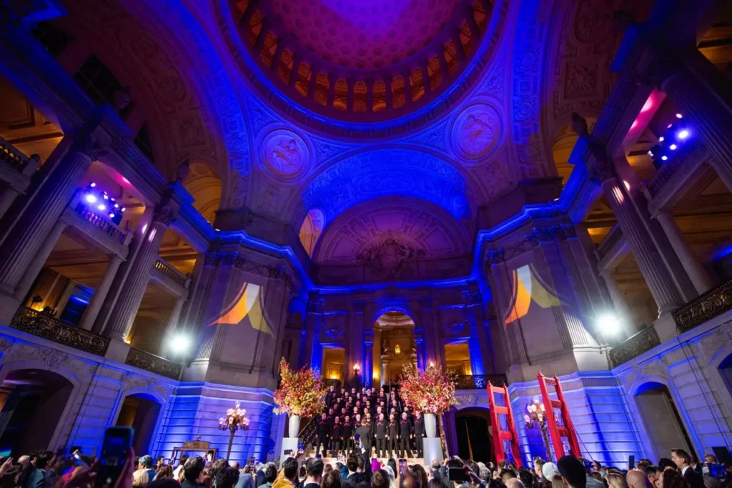 bold lighting design trend in corporate events